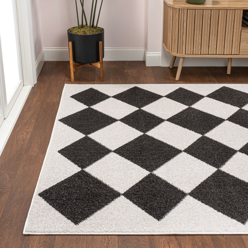 Draper Classic Geometric Diamond Pattern Area Rug