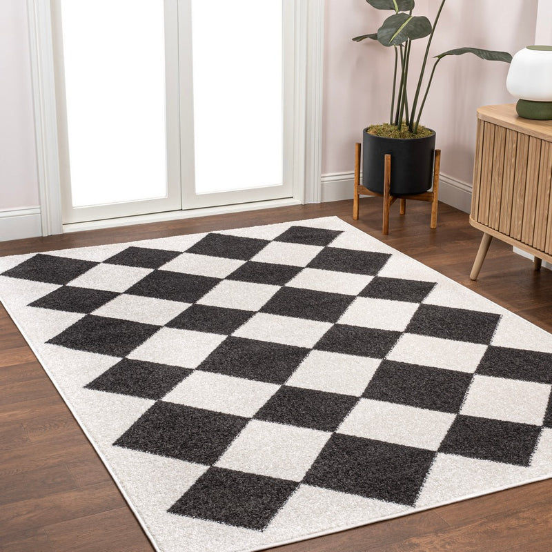 Draper Classic Geometric Diamond Pattern Area Rug