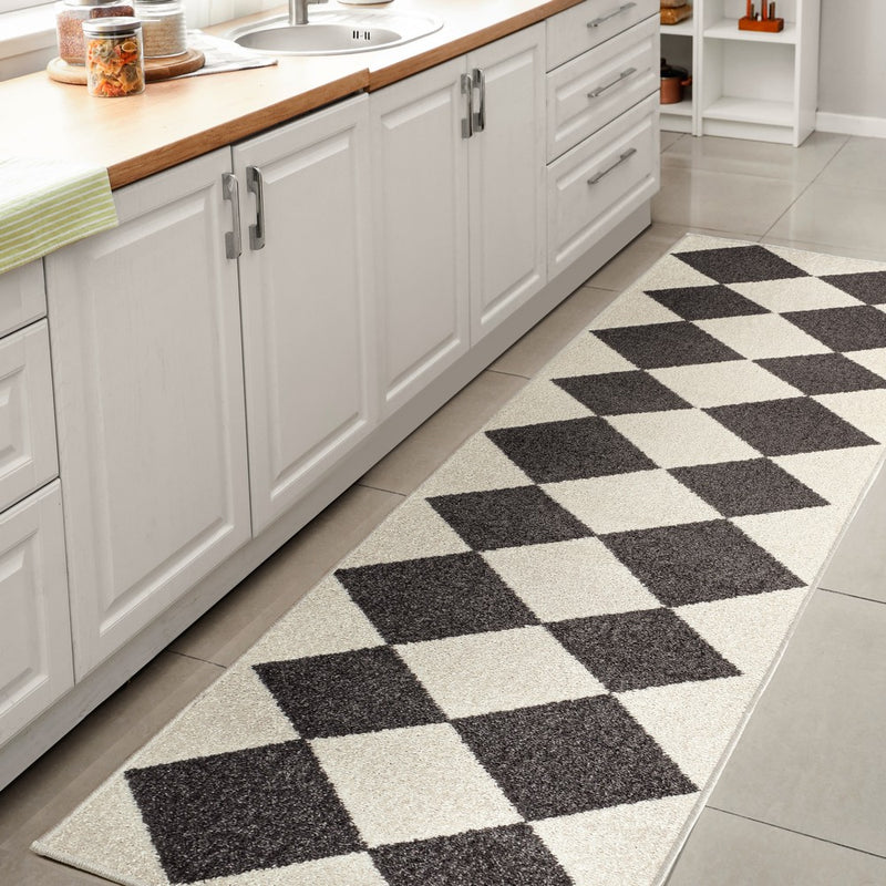 Draper Classic Geometric Diamond Pattern Area Rug