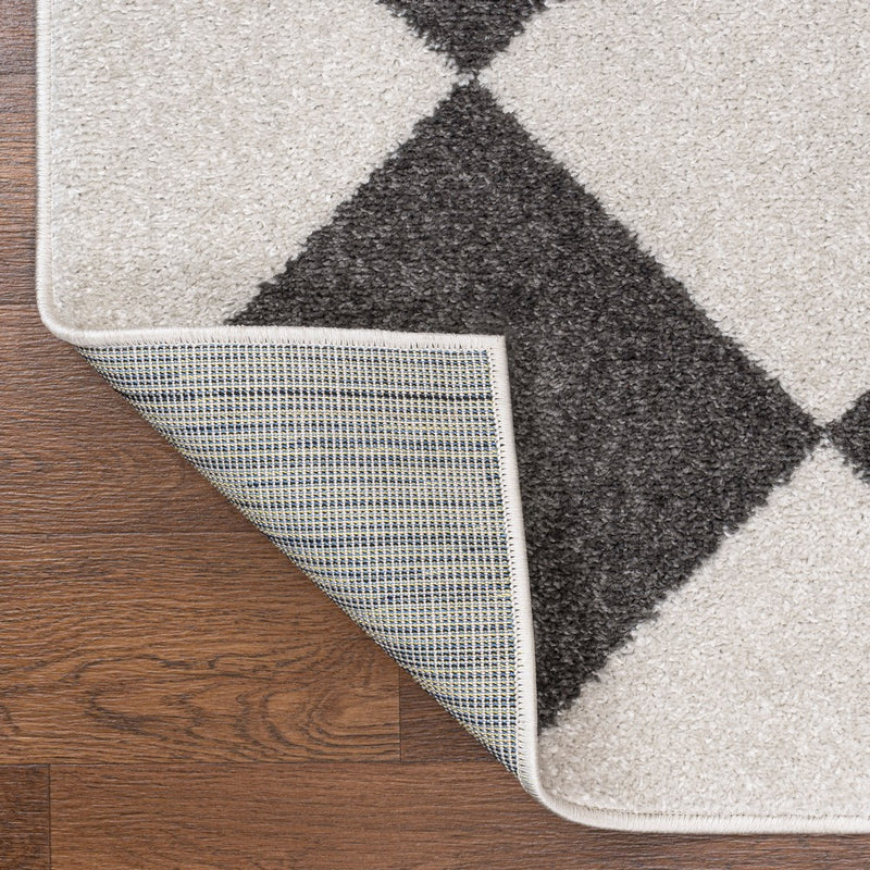 Draper Classic Geometric Diamond Pattern Area Rug