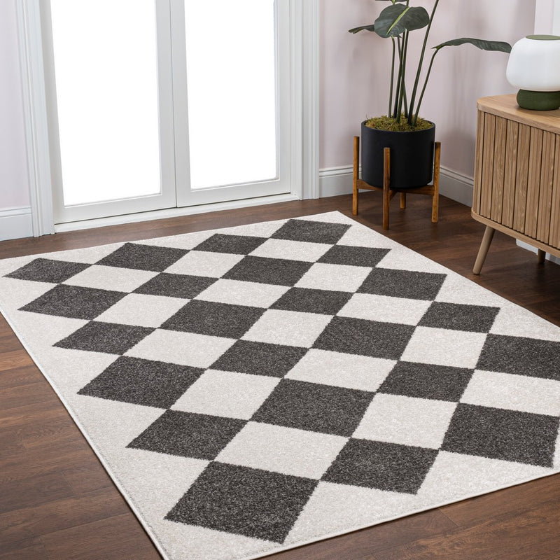 Draper Classic Geometric Diamond Pattern Area Rug