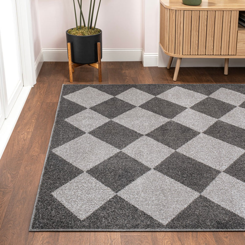 Draper Classic Geometric Diamond Pattern Area Rug