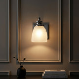 Light on image JYL7489A