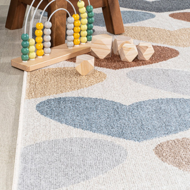 Dila Modern Hearts Geometric Machine-washable Area Rug