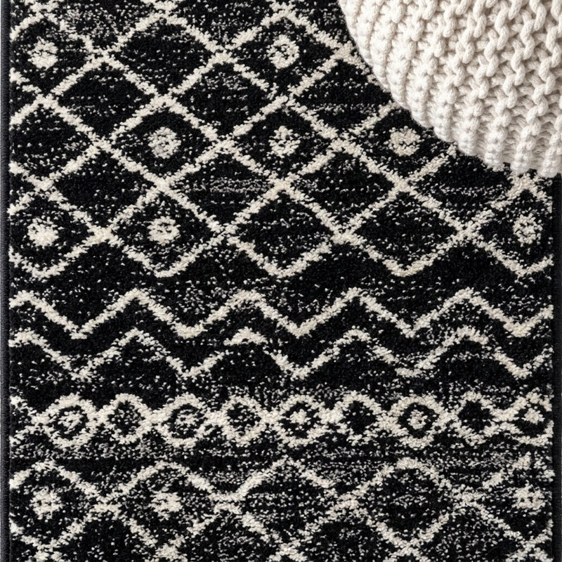 Aksil Moroccan Beni Souk Area Rug Black/Cream / Runner / 2'2" X 8' – DETAIL