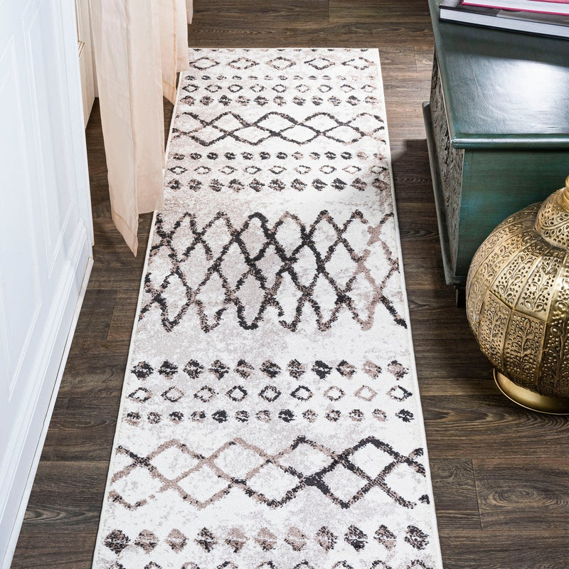 Aksil Moroccan Diamond Area Rug
