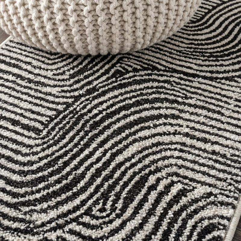Skagen Minimalist Curve Geometric Area Rug Black/White / Runner / 2' X 8' – DETAIL