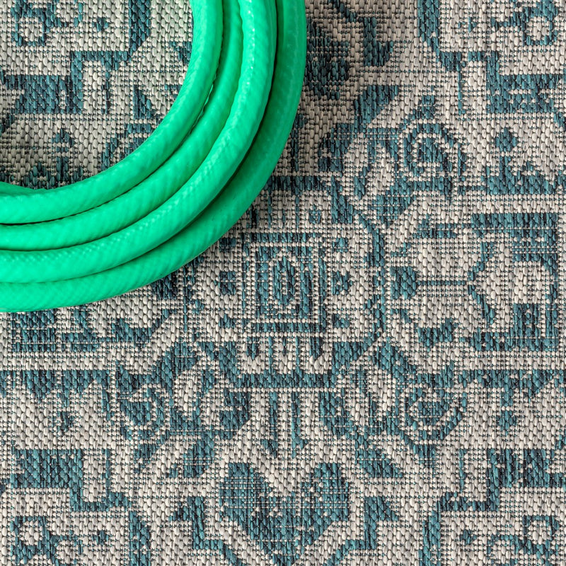 Sinjuri Medallion Textured Weave Indoor/outdoor Square Rug