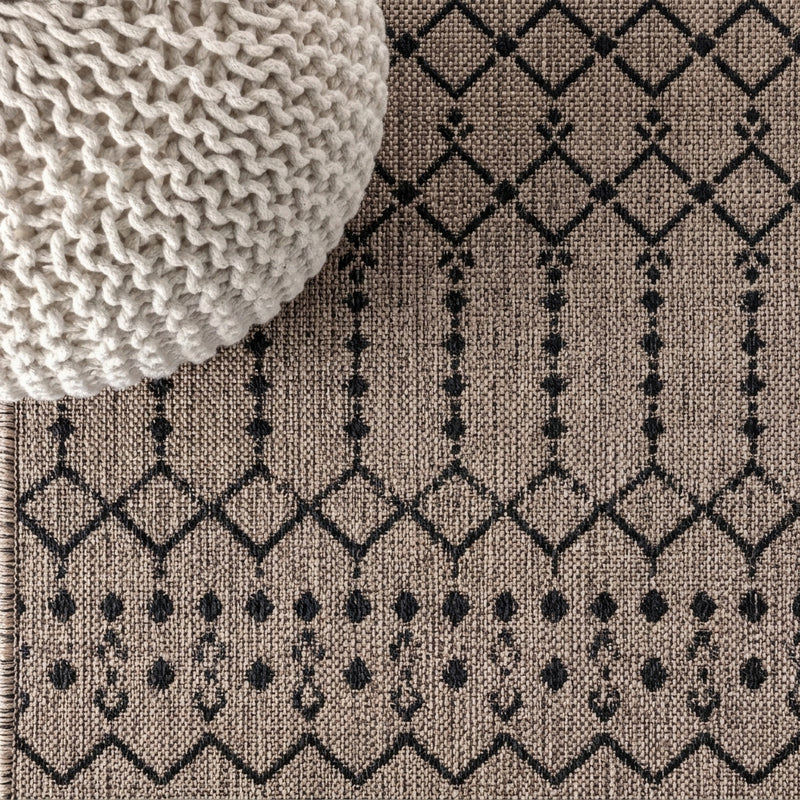 Ourika Moroccan Geometric Textured Weave Indoor/outdoor Runner Rug Natural/Black / Runner / 2'2" X 8' – DETAIL