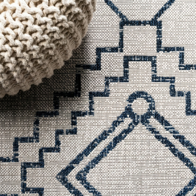 Marokko Diamond Tribal Medallion Indoor/outdoor Area Rug Ivory/Blue / Runner / 2'2" X 8' – DETAIL