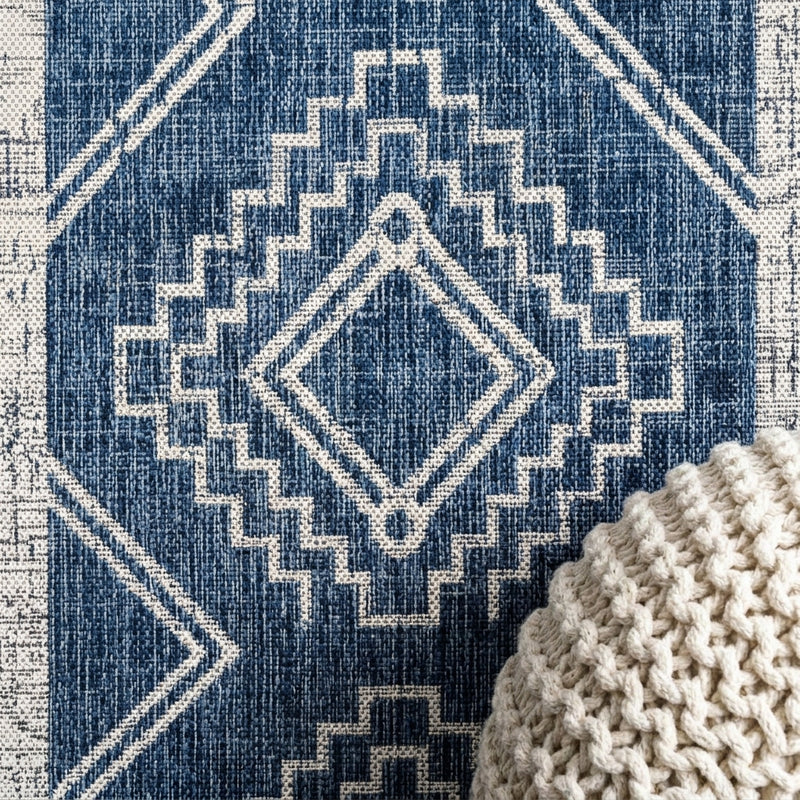 Marokko Diamond Tribal Medallion Indoor/outdoor Area Rug Blue/Ivory / Runner / 2'2" X 8' – DETAIL