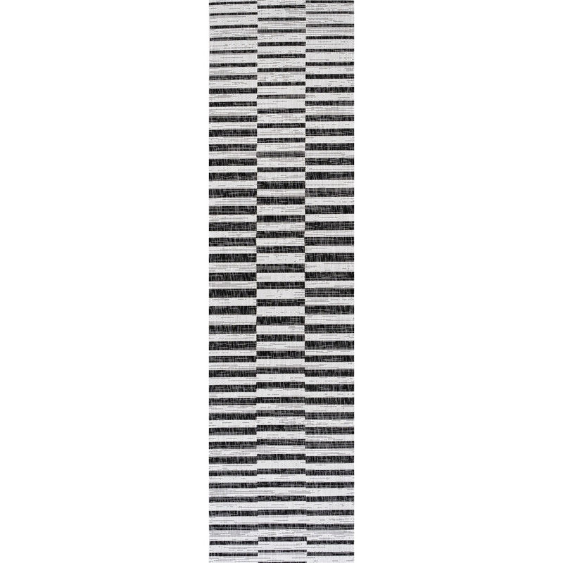 Sukie Modern Offset Stripe Indoor/outdoor Area Rug