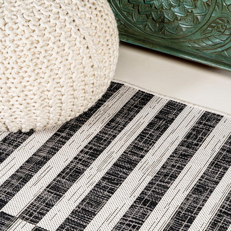 Sukie Modern Offset Stripe Indoor/outdoor Area Rug