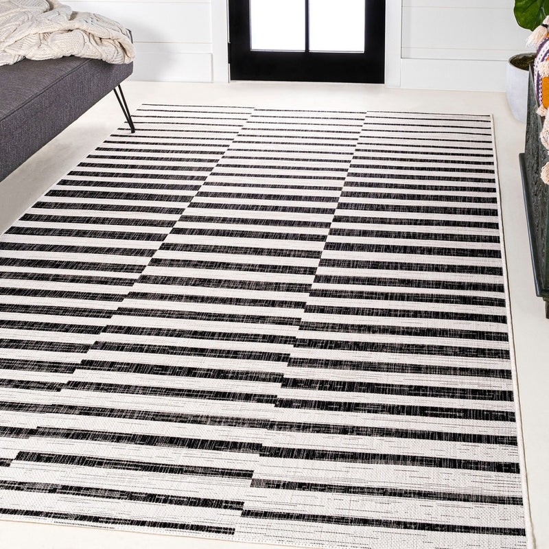 Sukie Modern Offset Stripe Indoor/outdoor Area Rug