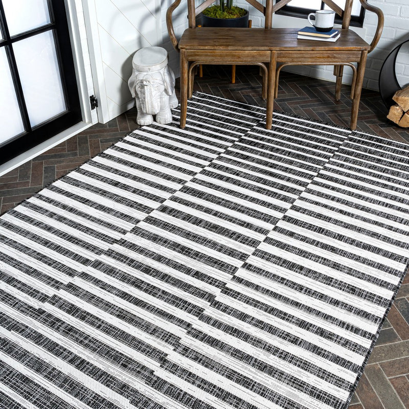 Sukie Modern Offset Stripe Indoor/outdoor Area Rug