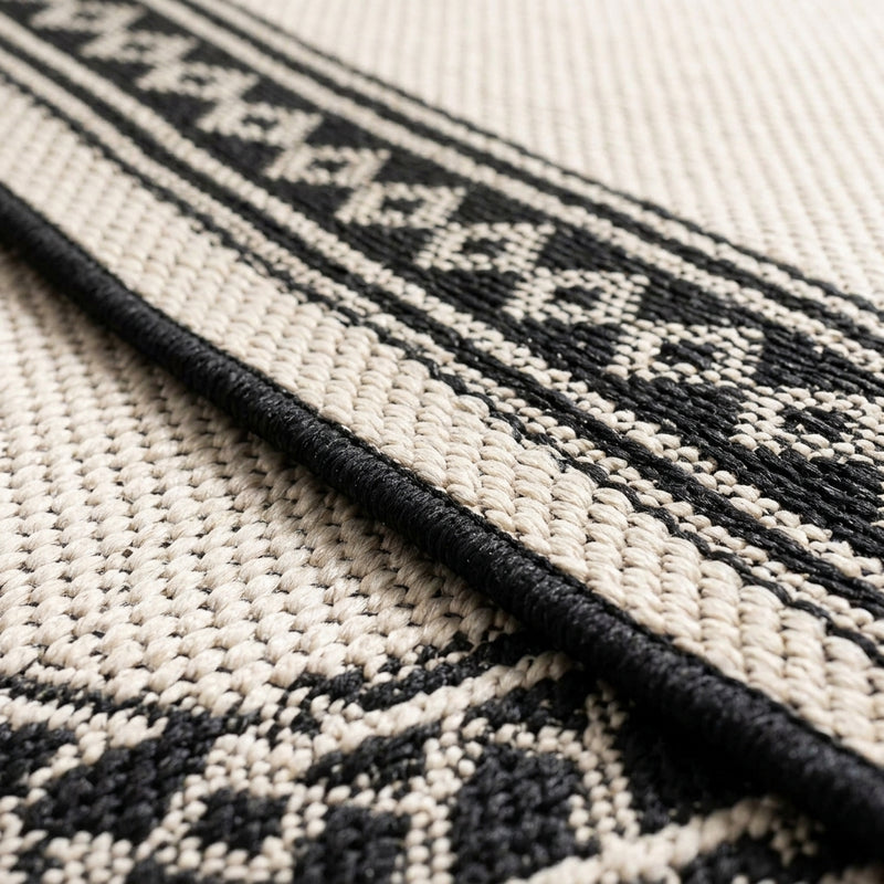 Lucia Classic Diamond Border Indoor/outdoor Area Rug Cream/Black / Runner / 2' X 8' – DETAIL