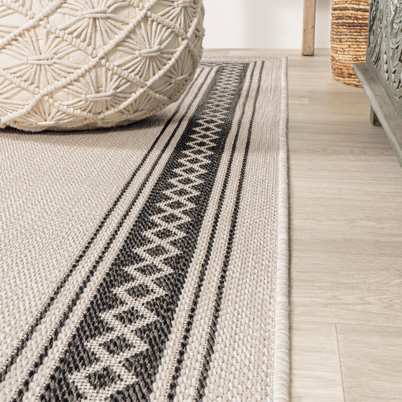Lucia Classic Diamond Border Indoor/outdoor Area Rug
