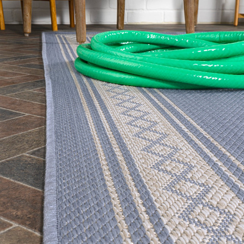 Lucia Classic Diamond Border Indoor/outdoor Area Rug