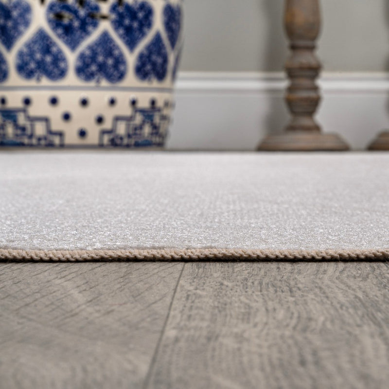 Twyla Classic Solid Low-Pile Machine-Washable Area Rug