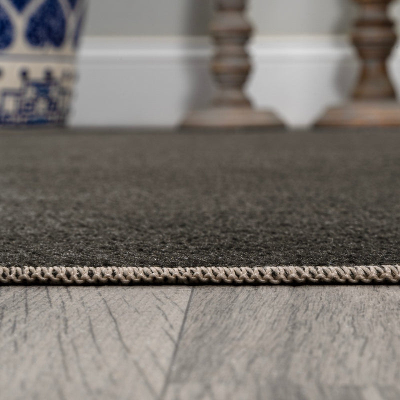 Twyla Classic Solid Low-Pile Machine-Washable Area Rug